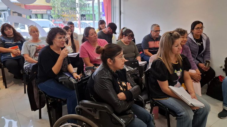 Se realizó taller de serigrafía y estampado en telas