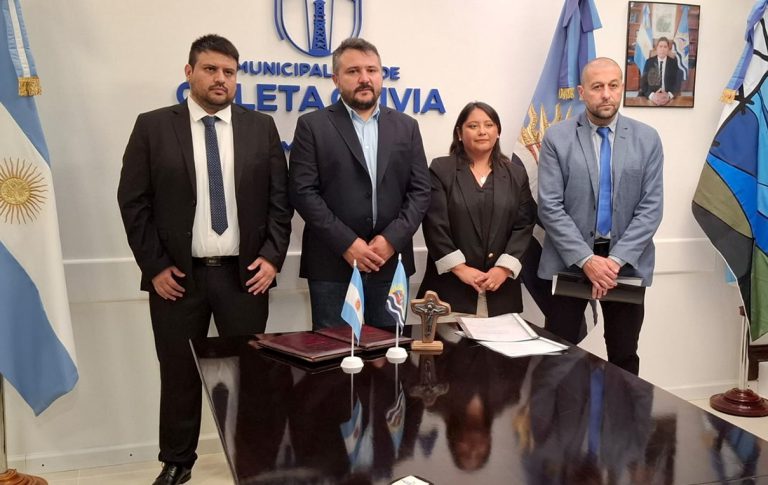 Pablo Carrizo tomó juramento a las nuevas autoridades del gabinete municipal