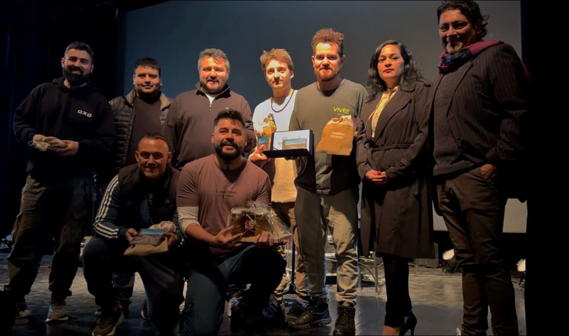 Ahyre recibió homenaje del intendente y deslumbró con su folklore fusión