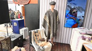 Santa Cruz presenta “Tierra Amada” y su poncho emblemático