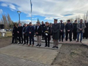 Acto por la independencia en Lago Posadas