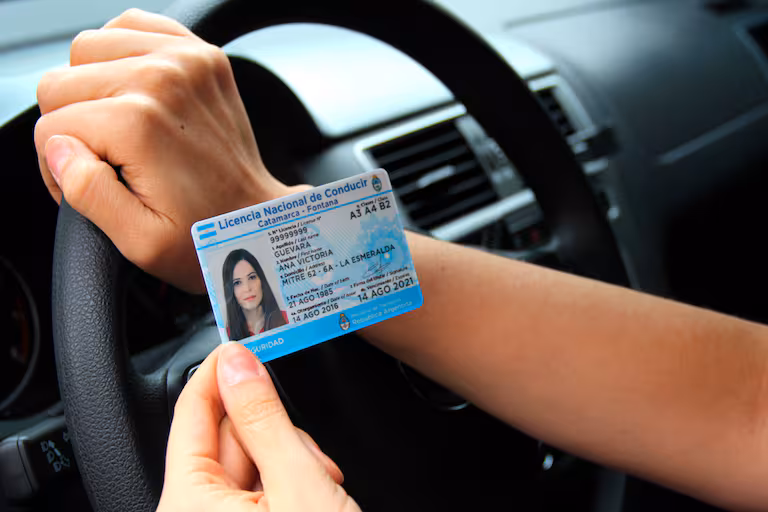 Cambios en la licencia de conducir: nueva edad límite y modalidad digital