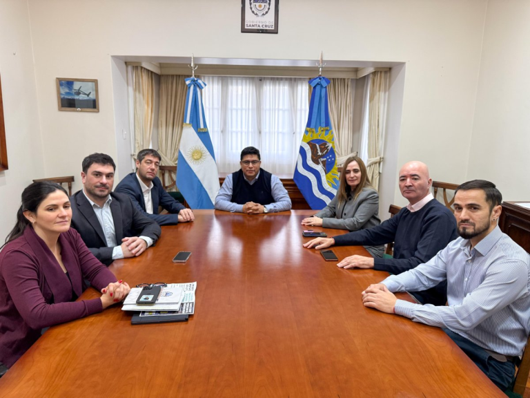 Puerto Deseado: Vidal firmó una inversión de más de $1.037.000.000 para “una obra que marca el rumbo de Santa Cruz”