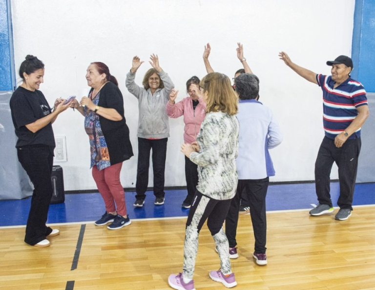 “Mayores en Movimiento”: una propuesta recreativa para disfrutar el invierno