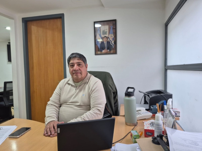 Javier Aravena: “La prioridad es recuperar esa fuente de trabajo”, dijo al finalizar la reunión con los trabajadores de Carrefour Market