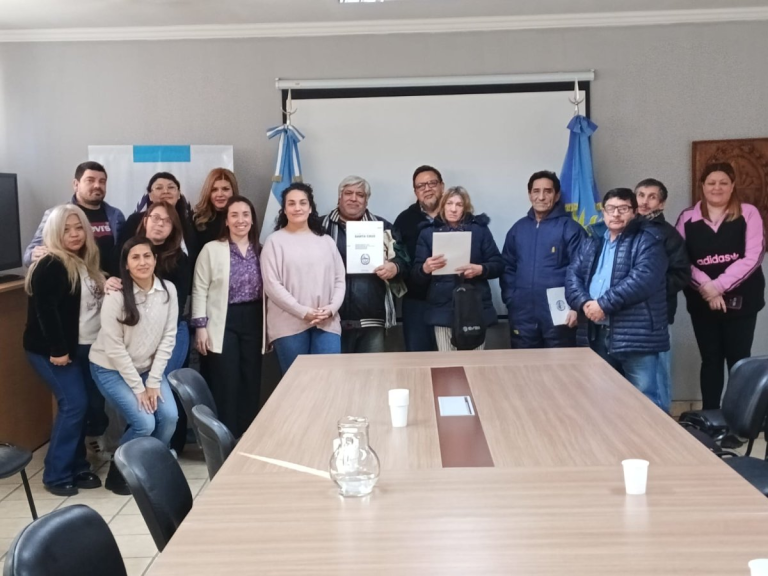 El Gobierno de Santa Cruz entregó nuevas Pensiones No Contributivas a la Vejez y fortaleció el acceso a derechos para adultos mayores