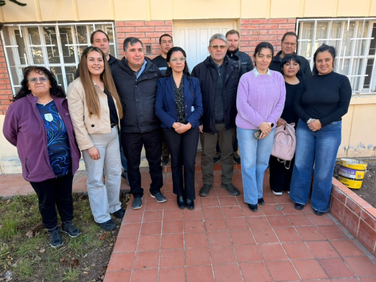 Provincia articula acciones para acercar programas y beneficios a los vecinos de Los Antiguos